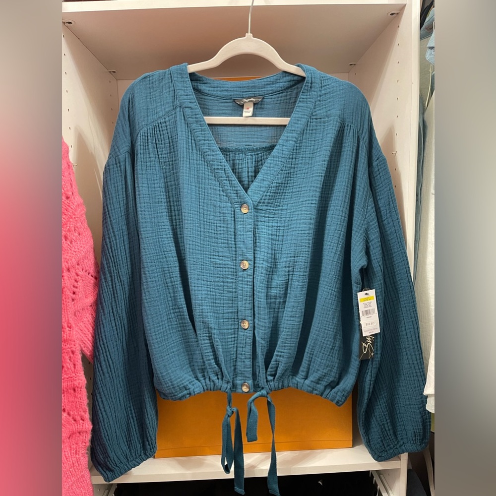 NWT casual top.